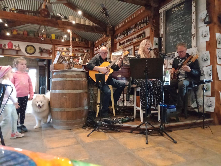 Premium Lunch With Live Music At Smiling Samoyed Brewery - We Wander