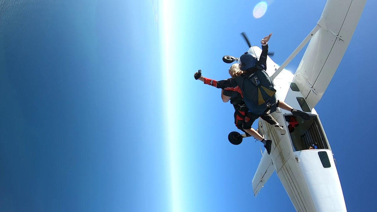 Tandem Skydive Up To 15,000Ft Midweek - We Wander