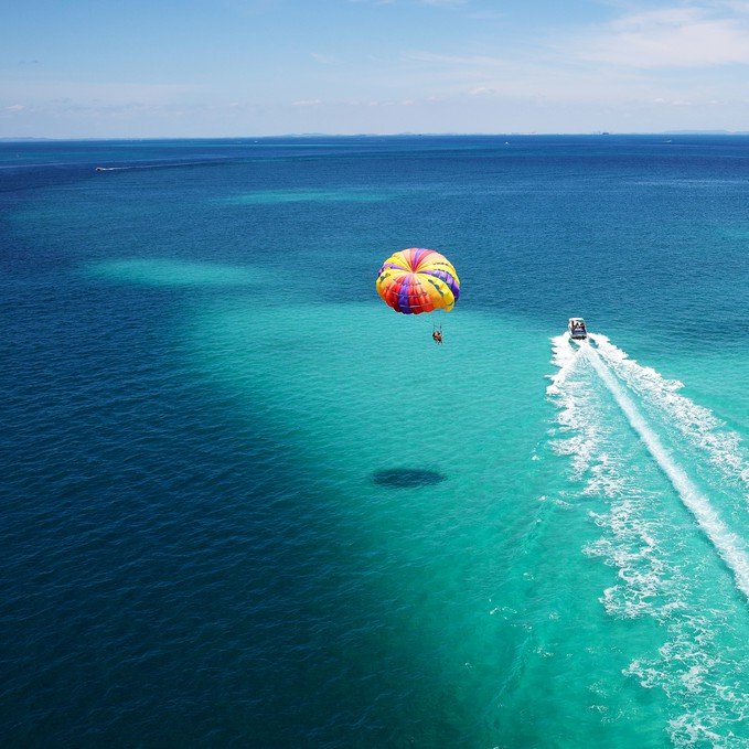 Parasail In Moreton Island